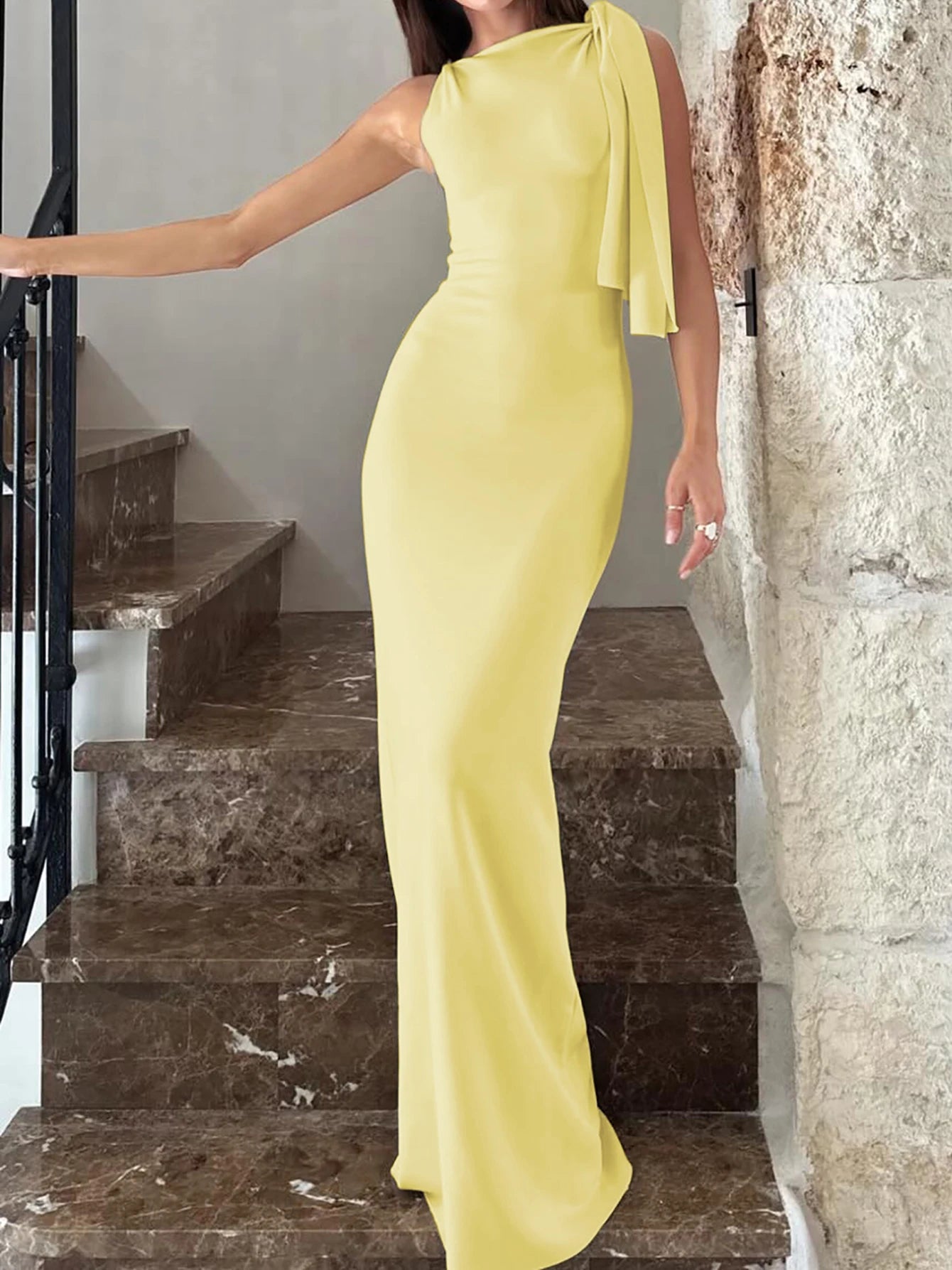 Robe Longue Valentina – Silhouette Sculptée
