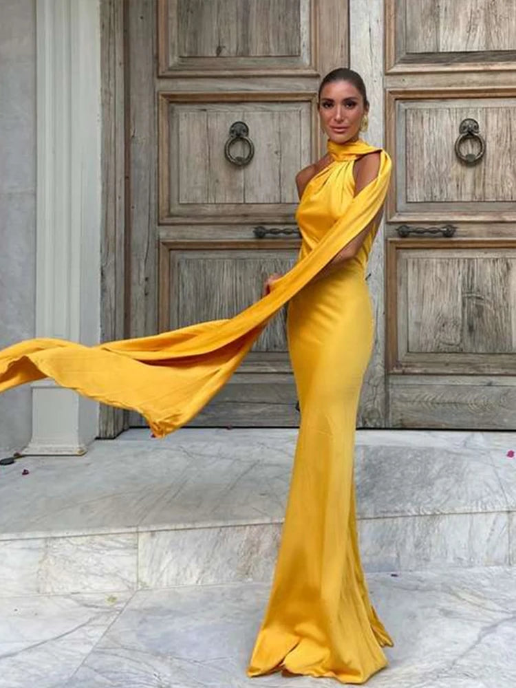 Robe Longue Isabella – Satin Lumineux & Dos Nu