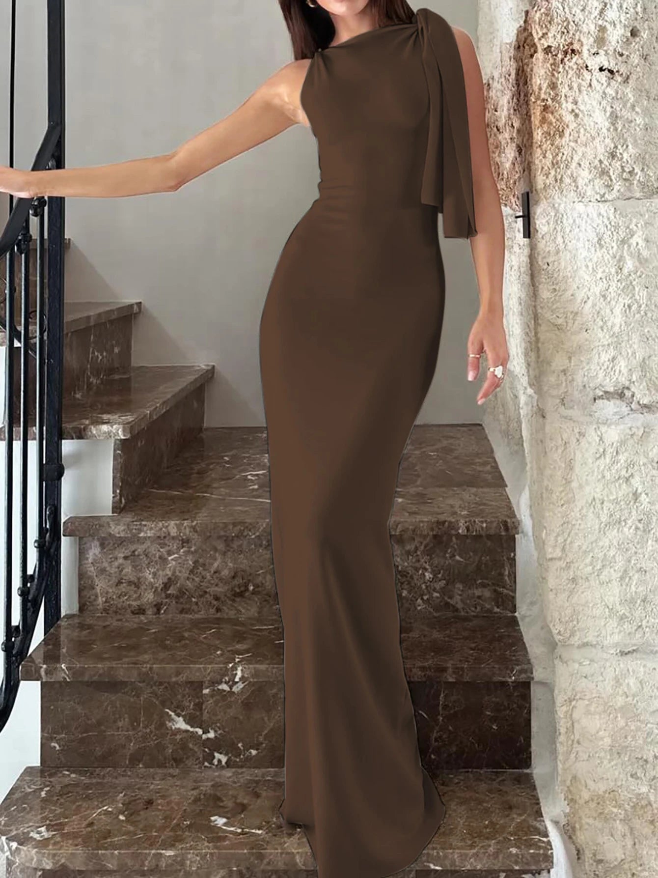 Robe Longue Valentina – Silhouette Sculptée