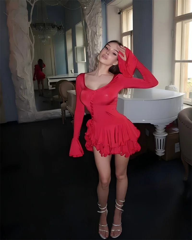 Robe Mini Éléonore – Décolleté V & Volant Asymétrique